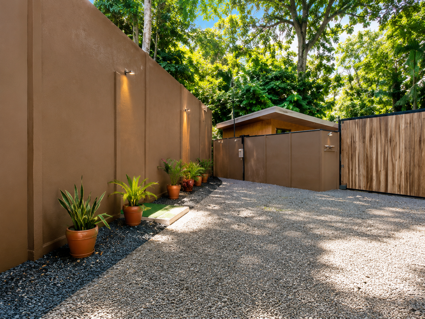 Gated courtyard and private entry area at Cabinas Kiamimi