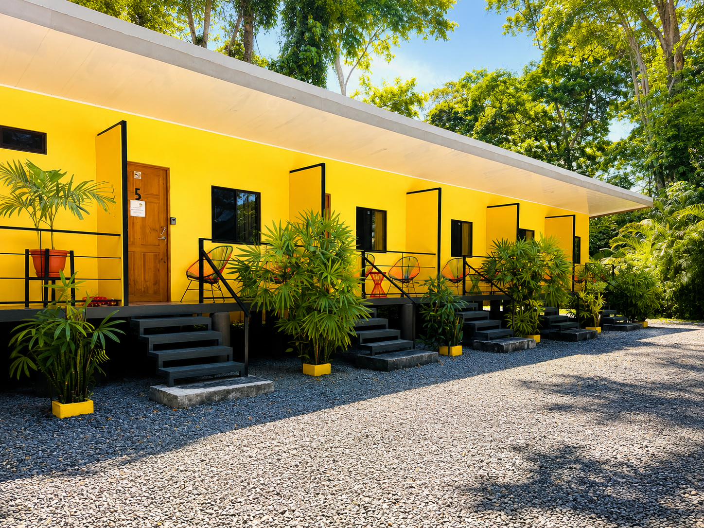 Cabinas Kiamimi exterior row of yellow cabinas
